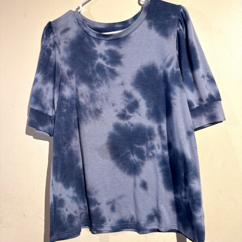 Light & dark blue tie dye short sleeves shirt women's large